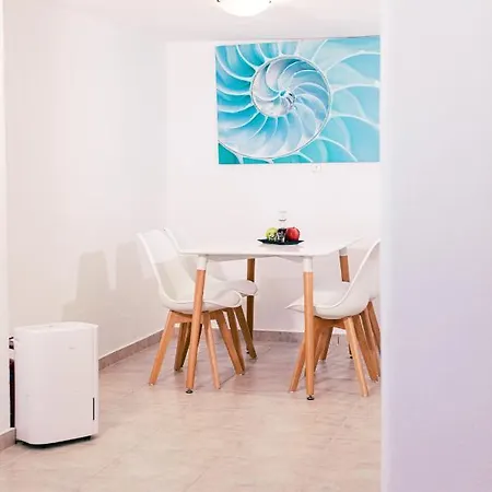 Gemini Cave Villa *