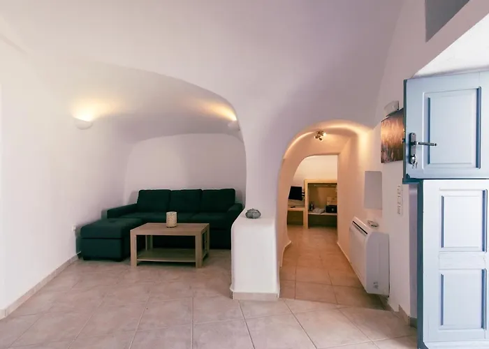 Gemini Cave Oia (Santorini)